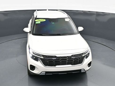 Used 2025 Kia Seltos EX FWD image 19