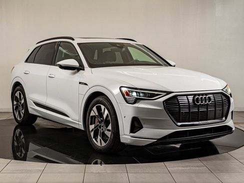 Used 2021 Audi e-tron Premium w/ Convenience Plus Package image 12