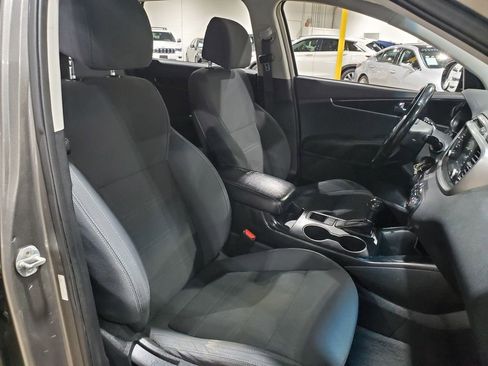 Used 2017 Kia Sorento LX w/ LX Convenience Package image 14