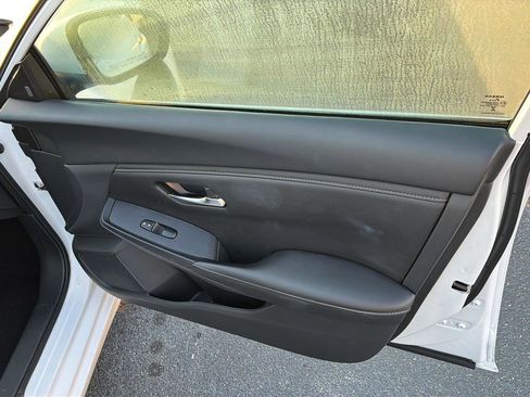 Used 2024 Nissan Sentra SV FWD image 14