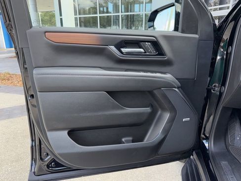 Used 2025 GMC Yukon Denali image 17