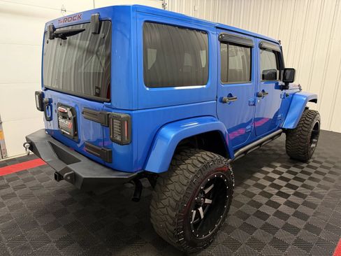 Used 2015 Jeep Wrangler Unlimited Sahara w/ Max Tow Package AWD/4WD image 8