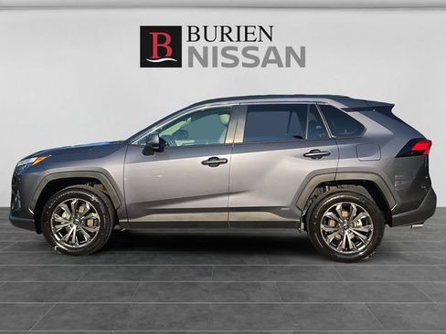 Used 2022 Toyota RAV4 XLE Premium AWD/4WD image 2