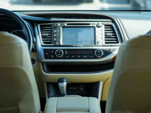 Used 2019 Toyota Highlander Limited image 13