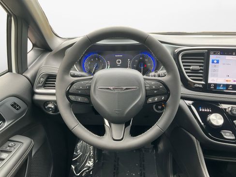 New 2026 Chrysler Pacifica Limited w/ S Appearance Package image 12