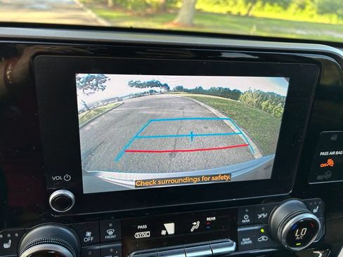 Used 2023 Toyota Highlander XLE FWD image 27