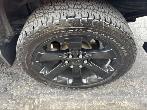 Used 2016 GMC Sierra 1500 Denali w/ Enhanced Driver Alert Package AWD/4WD image 28