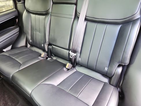 Used 2025 Land Rover Range Rover SE image 26