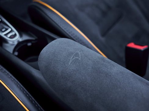 Used 2025 McLaren Artura image 63