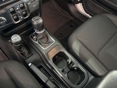 Used 2022 Jeep Gladiator Willys image 17