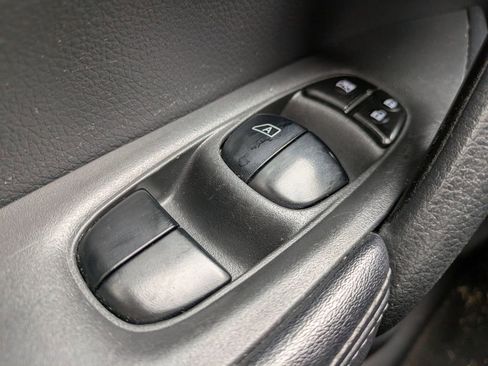 Used 2018 Nissan Rogue SV image 24