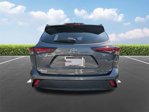 Certified 2024 Toyota Highlander LE image 5