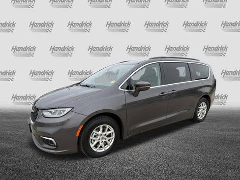 Used 2022 Chrysler Pacifica Touring-L image 5