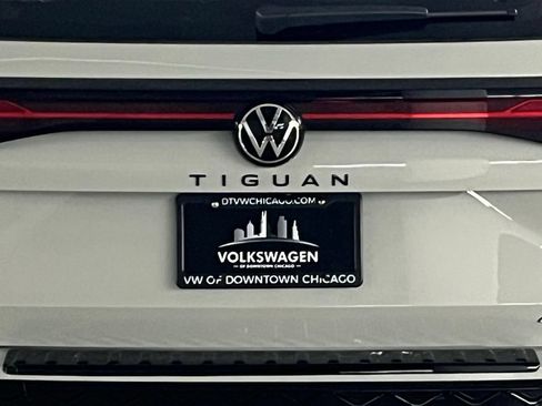 New 2026 Volkswagen Tiguan SE R-Line FWD image 36
