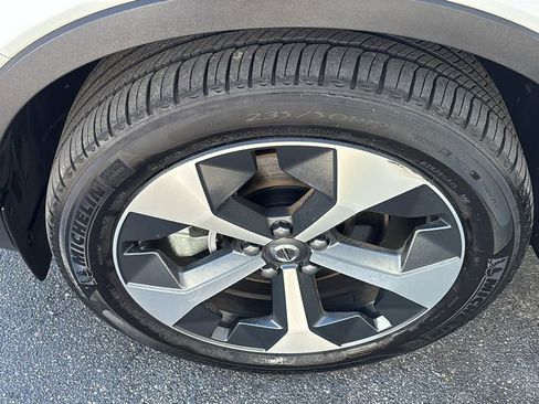 Certified 2026 Volvo XC40 B5 Plus AWD/4WD image 33