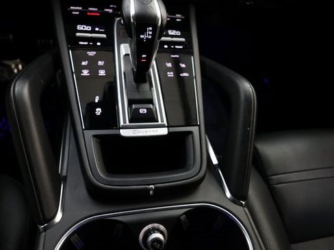 Used 2020 Porsche Cayenne Turbo image 92
