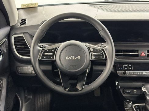 Used 2025 Kia Seltos EX w/ EX Sunroof Package AWD/4WD image 17
