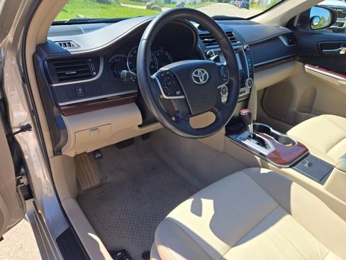 Used 2014 Toyota Camry XLE w/ Leather Package FWD image 19