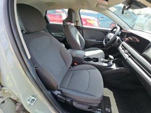 Used 2025 Kia K4 LXS image 23