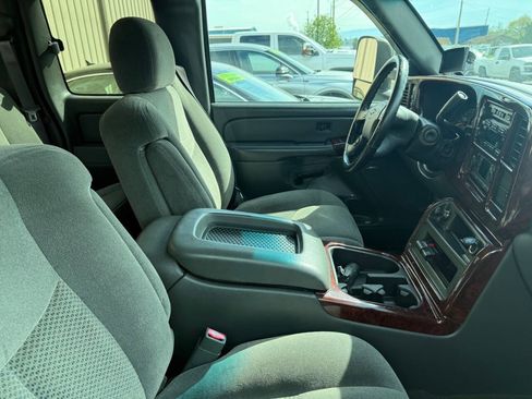 Used 2006 Chevrolet Silverado 2500 LT w/ Skid Plate Package image 3