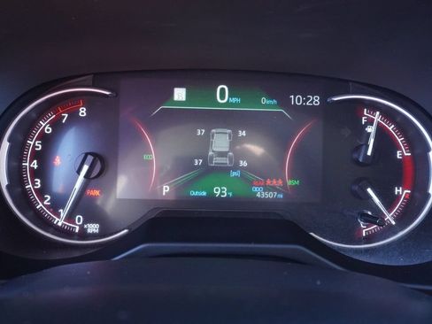 Used 2025 Toyota RAV4 XLE FWD image 20