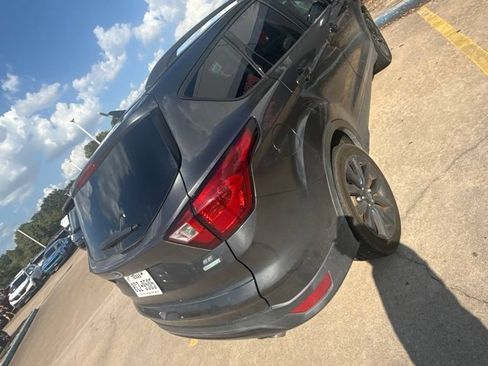 Used 2019 Ford Escape SE FWD image 4