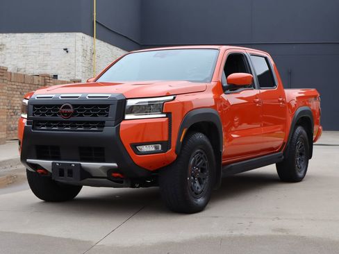 Used 2025 Nissan Frontier PRO-4X w/ Pro Premium Package AWD/4WD image 2