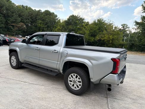Used 2024 Toyota Tacoma SR5 AWD/4WD image 8