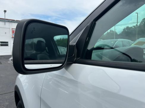 Used 2019 Ford Explorer XLT w/ Equipment Group 202A image 23