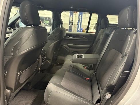 New 2025 Jeep Grand Cherokee Laredo w/ Luxury Tech Group I image 12