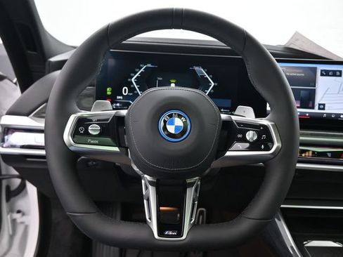 New 2026 BMW 750e xDrive w/ Premium Package image 7