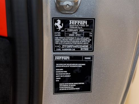 Used 2024 Ferrari Roma Spider image 25