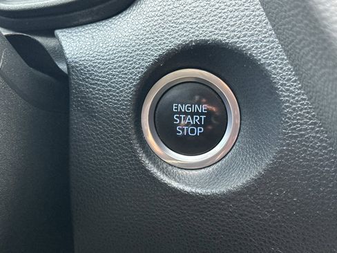 Used 2022 Toyota Corolla Cross LE image 19