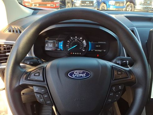 Certified 2024 Ford Edge SE w/ Black Appearance Package image 16