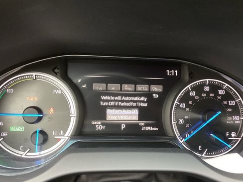 Used 2023 Toyota Venza LE image 11