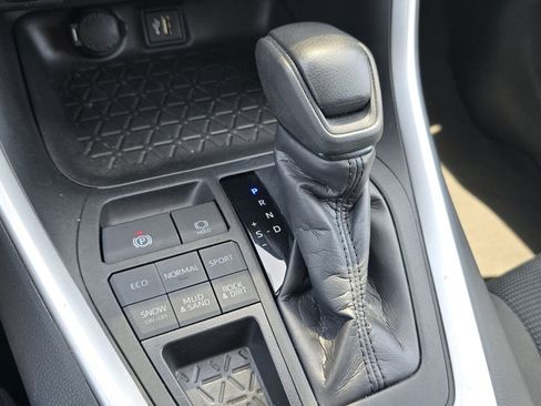Certified 2024 Toyota RAV4 LE AWD/4WD image 27