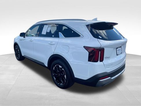 Used 2025 Kia Sorento S FWD image 6