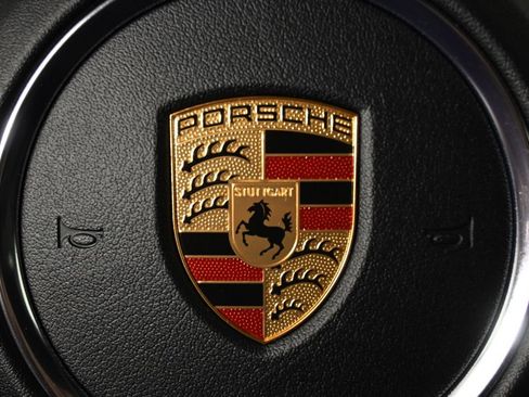 Used 2022 Porsche Macan AWD/4WD image 39