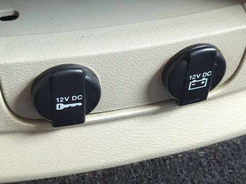 Used 2014 Chrysler Town & Country Touring FWD image 31