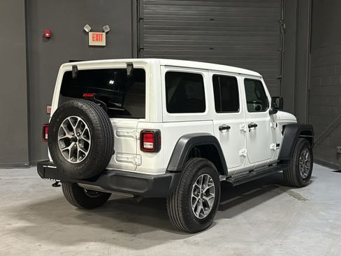 Used 2024 Jeep Wrangler Unlimited Sport AWD/4WD image 4