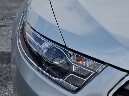 Used 2015 Ford Taurus SE image 10