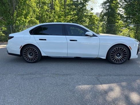 Used 2025 BMW 760i xDrive w/ Executive Package AWD/4WD image 4