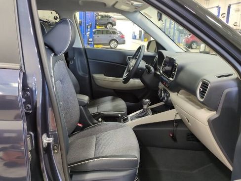 Used 2023 Hyundai Venue Limited w/ Cargo Package FWD image 12