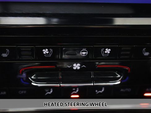 Used 2022 Jeep Grand Cherokee Overland w/ Luxury Tech Group IV image 12