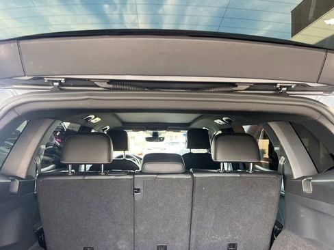 Used 2022 Volkswagen Tiguan SE R-Line image 13