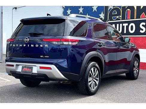 Used 2025 Nissan Pathfinder SL AWD/4WD image 2