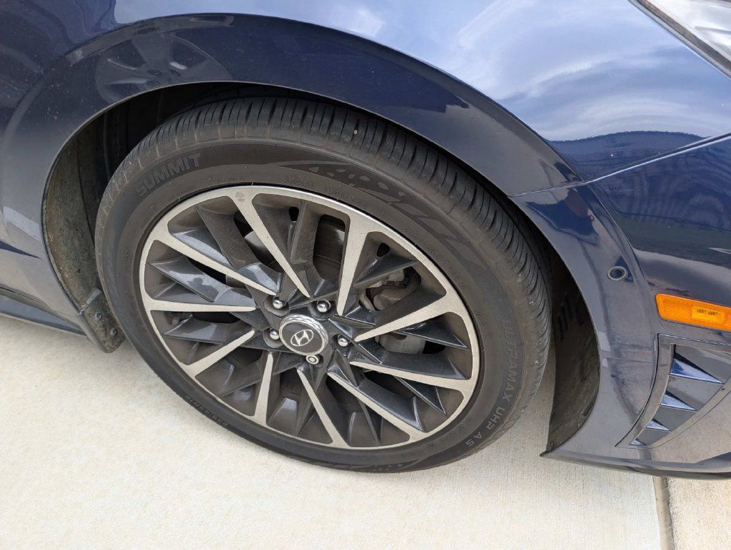 Used 2021 Hyundai Sonata Limited FWD image 2