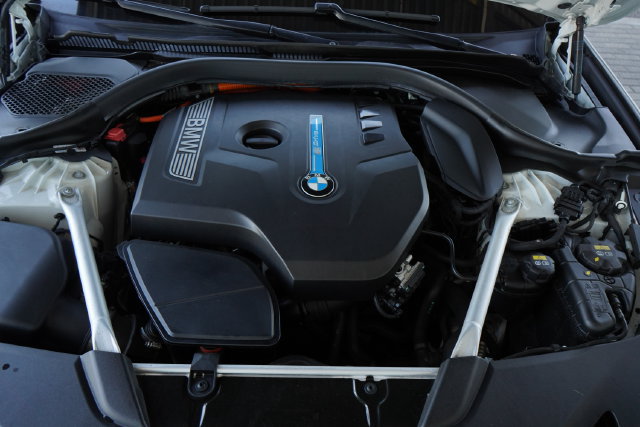 Used 2020 BMW 530e w/ Convenience Package RWD image 22