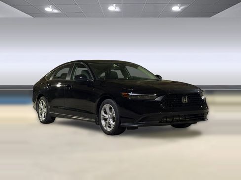 Used 2023 Honda Accord LX image 7
