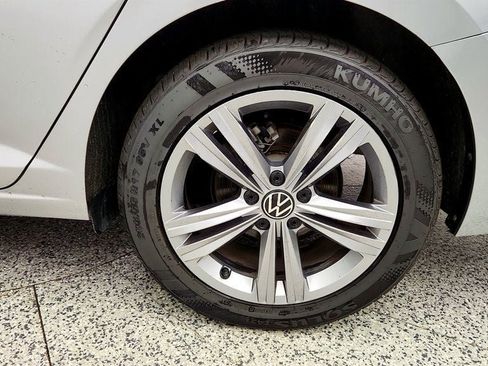Used 2024 Volkswagen Jetta SE FWD image 9